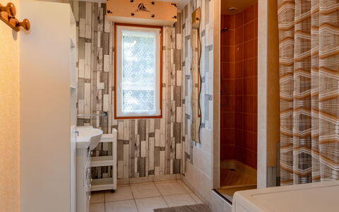Chez Lilo: Legna, Interior Design, Porta, Pavimento, Pavimentazione, Latifoglie, Color Legno, Immobiliare, Costruzione