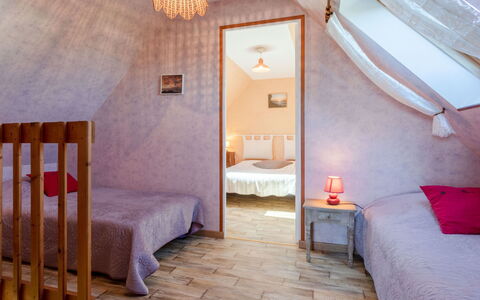 Chez Lilo: Proprietà, Mobilia, Comfort, Costruzione, Azzurro, Legna, Interior Design, Pavimento, Pavimentazione, Decorazione