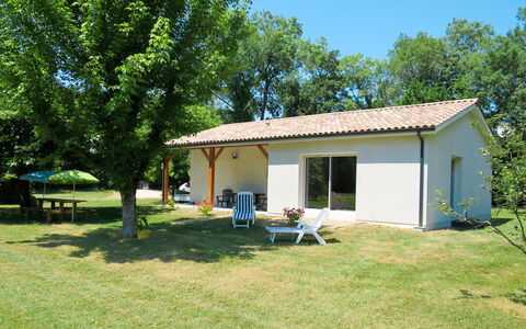 La Casita: Pianta, Cielo, Costruzione, Comunita 'Impianto, Finestra, Albero, Shade, Casa, Lotto, Erba