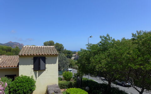 Résidence les Sangliers: Cielo, Pianta, Costruzione, Finestra, Casa, Albero, Street Luce, Groundcover, Paesaggio, Erba
