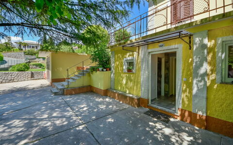 Sandra: Proprietà, Immobiliare, Casa, Costruzione, Giallo, Casa, Zona Residenziale, Architettura, Quartiere, Albero
