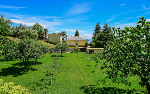 Sandra: Nube, Pianta, Cielo, Paesaggio Naturale, Albero, Lotto, Erba, Villetta, Plain, Costruzione