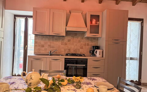 Valloria 602: Mobilia, Interior Design, Legna, Pavimentazione, Cucina, Controsoffitto, Elettrodomestico Da Cucina, Cucina & Sala Da Pranzo Tavolo, Camera, Pavimento