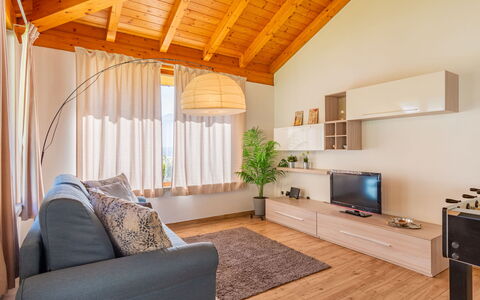 Villa del Sole: Mobilia, Proprietà, Divano, Comfort, Costruzione, Legna, Interior Design, Pianta Della Casa, Finestra, Pavimento