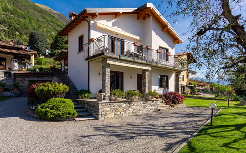 Villa del Sole: Pianta, Cielo, Costruzione, Proprietà, Finestra, Albero, Casa, Lotto, Villetta, Zona Residenziale
