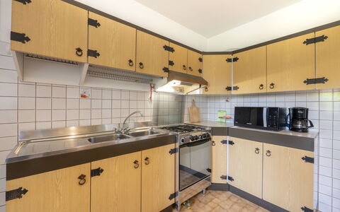 Rive D'Arcano 601: Rubinetto, Controsoffitto, Cabinetry, Lavandino Della Cucina, Lavello, Elettrodomestico Da Cucina, Cucina Stufa, Idraulico Fixture, Cucina, Legna