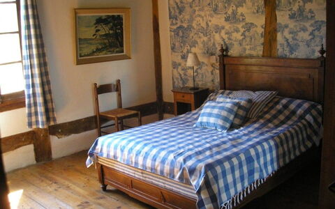 Hollebarde: Camera Da Letto, Letto, Mobilia, Camera, Lenzuolo, Proprietà, Telaio Del Letto, Bedding, Pavimento, Interior Design