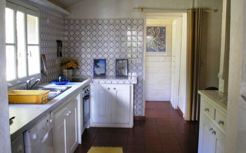 Hollebarde: Camera, Proprietà, Pavimento, Mobilia, Costruzione, Interior Design, Controsoffitto, Cucina, Lavello, Casa