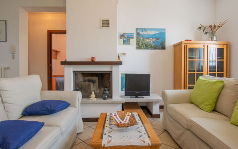 Casa Bel Sit: Soggiorno, Camera, Mobilia, Proprietà, Interior Design, Costruzione, Tavolo, Casa, Tavolino Da Caffè, Parete