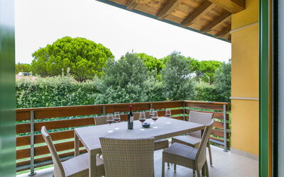 Green Village Eco Resort 609.5: Legna, Illuminazione, Interior Design, Pavimentazione, Pavimento, Soggiorno, Immobiliare, Latifoglie, Tavolo, Fascio