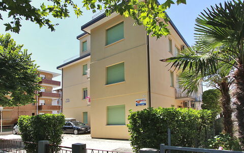 Villa Gaby: Costruzione, Pianta, Cielo, Giorno, Proprietà, Finestra, Albero, Casa, Architettura, Urban Design