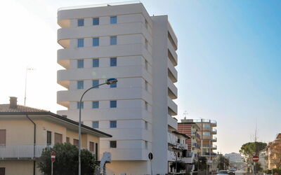 Lignano Sabbiadoro 653: Zona Residenziale, Costruzione, Architettura, Palazzone, Condominio, Area Metropolitana, Proprietà, Quartiere, Appartamento, Insediamento Umano