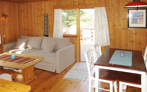 Hammaren: Tavolo, Mobilia, Proprietà, Divano, Legna, Interior Design, Illuminazione, Divano Letto, Finestra, Pavimento