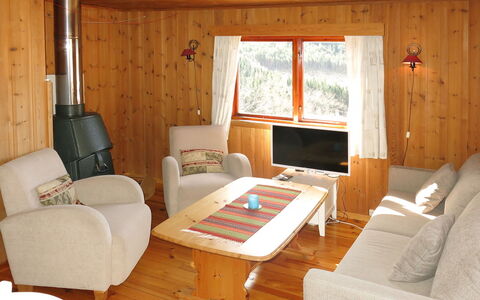 Hammaren: Mobilia, Proprietà, Tavolo, Divano, Televisione, Finestra, Legna, Comfort, Interior Design, Lampada