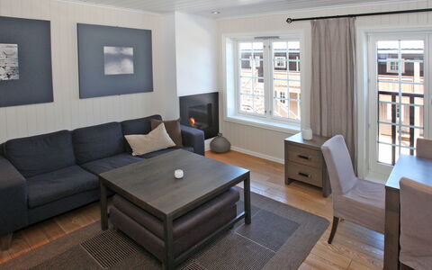 Havsdalsgrenda: Mobilia, Comfort, Cornice, Legna, Pavimento, Soggiorno, Interior Design, Pavimentazione, Finestra