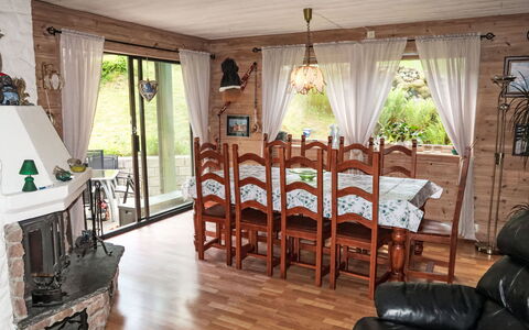 Gule Huset: Proprietà, Mobilia, Costruzione, Legna, Pianta, Interior Design, Illuminazione, Sedia, Soggiorno, Tenda