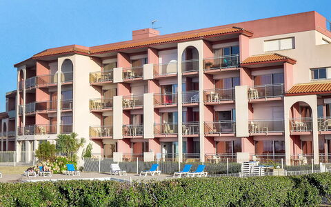 Mer et Golf: Costruzione, Casa, Parete, Finestra, Tetto, Casa, Zona Residenziale, Facciata, Arbusto