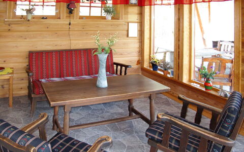 Elisabeth: Tavolo, Mobilia, Proprietà, Pianta, Finestra, Legna, Sedia, Pianta Della Casa, Illuminazione, Interior Design