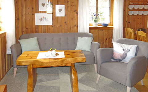 Målsnes: Tavolo, Costruzione, Mobilia, Divano, Pianta, Finestra, Sedia, Legna, Comfort, Casa