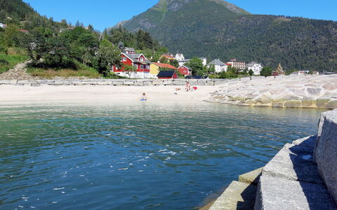 Eseviki: Acqua, Cielo, Risorse Idriche, Montagna, Giorno, Blu, Azzurro, Costiera E Morfologie Oceanic, Albero, Lago