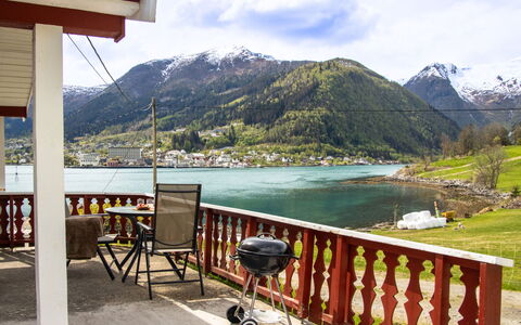 Naustvollen: Montagna, Collina, Highland, Valle, Hill Station, Catena Montuosa, Portico, Eco Hotel, Ricorrere
