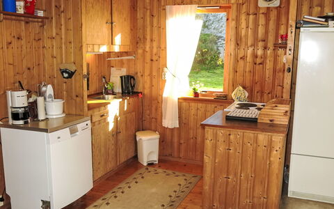Åptafjorden: Legna, Pavimentazione, Mobilia, Pavimento, Interior Design, Cabinetry, Elettrodomestico Da Cucina, Camera, Color Legno, Cucina
