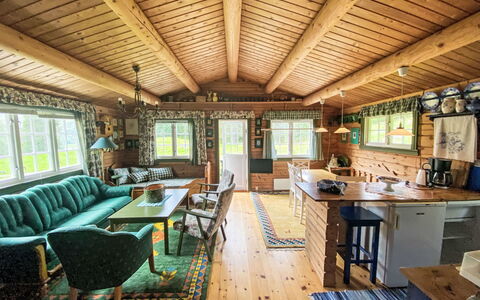 Fjellro: Tavolo, Divano, Mobilia, Finestra, Costruzione, Legna, Interior Design, Sedia, Casa, Pavimento