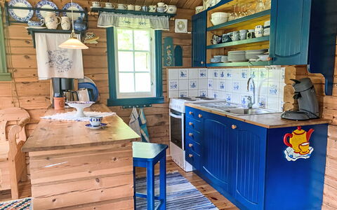 Fjellro: Cabinetry, Legna, Finestra, Interior Design, Pavimento, Cucina, Gas, Latifoglie, Pavimentazione, Macchina