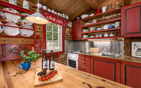 Fjellbris: Legna, Mobilia, Interior Design, Cucina, Pavimentazione, Soffitto, Controsoffitto, Cabinetry, Camera, Color Legno