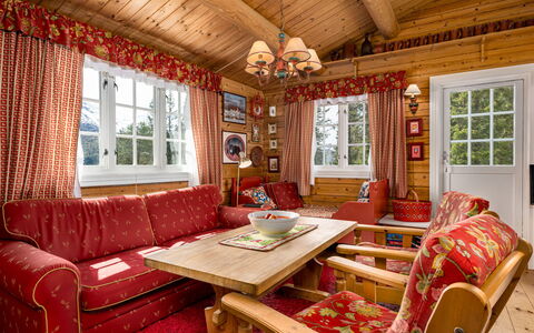Fjellbris: Mobilia, Interior Design, Legna, Soffitto, Divano, Pavimentazione, Casa, Soggiorno, Pavimento, Villetta