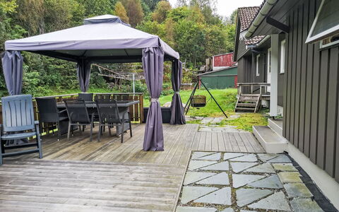 Mjellhaugen: Pianta, Costruzione, Albero, Manto Stradale, Architettura, Shade, Legna, Tenda, Immobiliare, Paesaggio