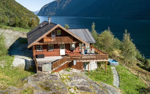 Odin: Acqua, Montagna, Cielo, Pianta, Paesaggio Naturale, Casa, Costruzione, Lago, Highland, Albero
