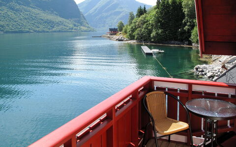 Arnafjord 609: Acqua, Cielo, Verde, Moto D'Acqua, Barca, Montagna, Lago, Sedia, Albero, Tempo Libero