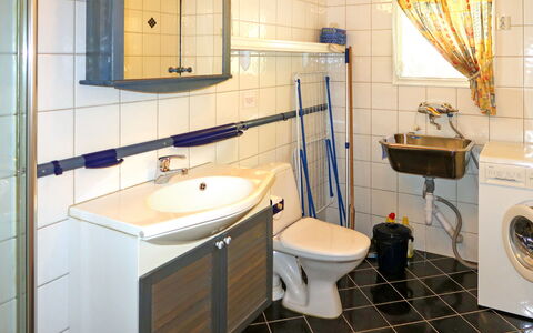 Krokeggi: Specchio, Rubinetto, Idraulico Fixture, Lavello, Lavandino Del Bagno, Proprietà, Fotografia, Mobilia, Bagno, Viola