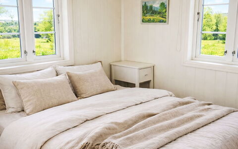 Der Ute: Camera Da Letto, Letto, Bedding, Lenzuolo, Mobilia, Biancheria, Legna, Tessile, Interior Design, Pavimento
