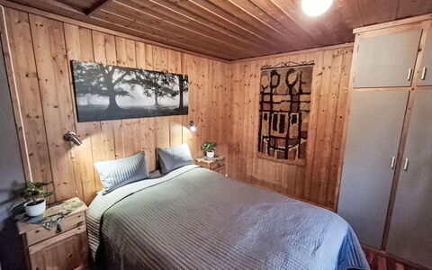 Midtholmen: Camera Da Letto, Legna, Letto, Pavimentazione, Interior Design, Lenzuolo, Pavimento, Mobilia, Bedding, Camera