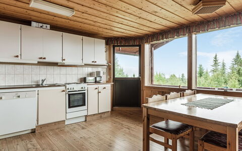 Högvallen Emma Elden: Cabinetry, Mobilia, Controsoffitto, Proprietà, Cucina, Cucina Stufa, Legna, Elettrodomestico Da Cucina, Costruzione, Finestra