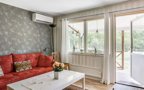 Björkebo: Proprietà, Mobilia, Tavolo, Pianta, Fiore, Finestra, Legna, Costruzione, Interior Design, Comfort