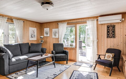 Mjöhult Utsikten: Mobilia, Costruzione, Cornice, Legna, Interior Design, Comfort, Soggiorno, Divano, Pavimentazione, Pavimento
