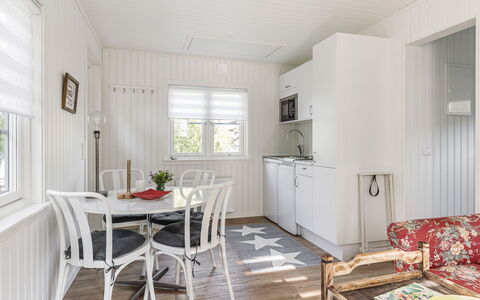 Sandsjöfors: Mobilia, Proprietà, Tavolo, Finestra, Cornice, Legna, Divano, Soggiorno, Interior Design, Architettura