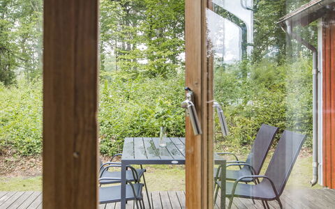 Ängsjömåla: Pianta, Mobilia, Sedia, Legna, Portico, Shade, Albero, Latifoglie, Erba, Villetta