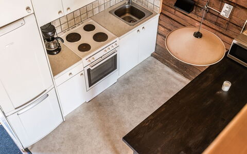 Skärvudde Torpet: Cabinetry, Controsoffitto, Proprietà, Cucina Stufa, Cucina, Legna, Pavimentazione, Pavimento, Piano Cottura, Color Legno