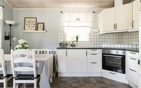 Skärvudde Huset: Cabinetry, Mobilia, Proprietà, Lavello, Controsoffitto, Rubinetto, Cucina Stufa, Legna, Interior Design, Lavandino Della Cucina