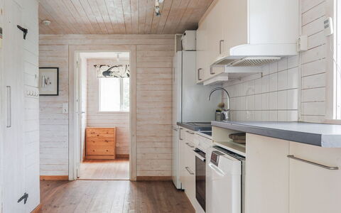 Grönede: Controsoffitto, Cabinetry, Lavandino Della Cucina, Proprietà, Mobilia, Lavello, Costruzione, Rubinetto, Cucina Stufa, Legna