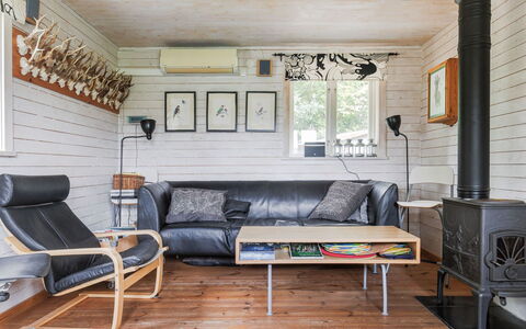 Grönede: Divano, Mobilia, Proprietà, Cornice, Tavolo, Costruzione, Legna, Interior Design, Pavimentazione, Pavimento
