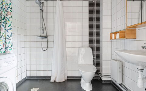 Grönede: Idraulico Fixture, Proprietà, Bagno, Soffione Doccia, Doccia, Viola, Rubinetto, Gabinetto, Interior Design, Pannello Doccia