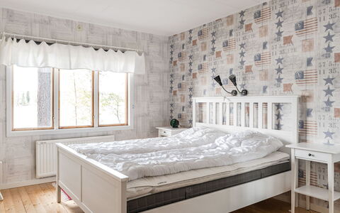 Löaborn: Mobilia, Proprietà, Finestra, Cabinetry, Bianca, Costruzione, Legna, Telaio Del Letto, Interior Design