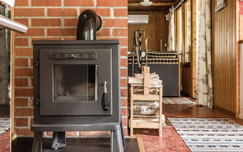 Röshult: Proprietà, Legna, Interior Design, Porta, Pavimentazione, Pavimento, Focolare, Latifoglie, Costruzione, Muratura