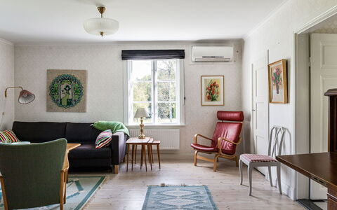Långban: Tavolo, Mobilia, Verde, Cornice, Sedia, Legna, Interior Design, Soggiorno, Costruzione