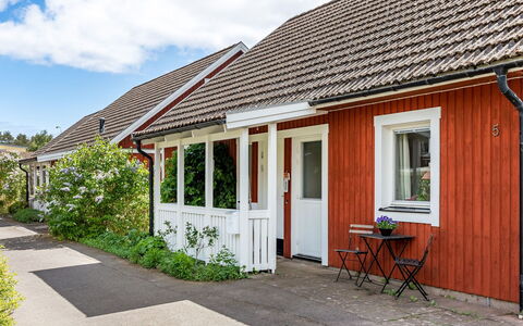 Mölltorp: Tavolo, Cielo, Mobilia, Tavola, Costruzione, Interior Design, Mobili Da Esterno, Portico, Shade, Sedia